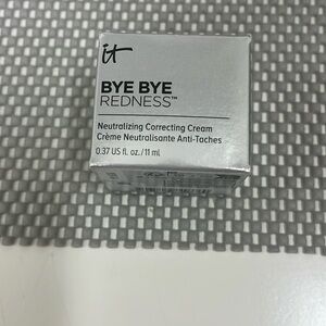 It Cosmetics ByeBye Redness Cream-NIB